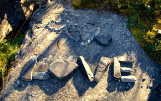 Rock broken sign love bench - andy goldsworthy free wallpaper