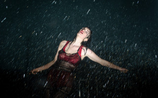 Woman red top rain arms - a red top free wallpaper