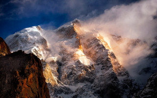 Snowy mountain clouds blue sky 4 - dramatic free wallpaper