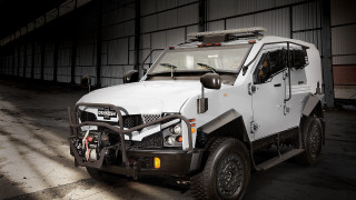 White utility vehicle garage light - its side free wallpaper