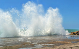 Large wave beach stormy weather - stormy weather free wallpaper