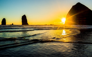 Sunset ocean rocks waves shore - the sun setting free wallpaper