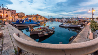 Harbor boats building streetlight night - a harbor free wallpaper