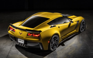 Yellow chevrolet sports car dark - a spotlight free wallpaper