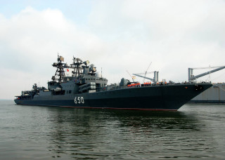 Large ship water dock background - front view free wallpaper