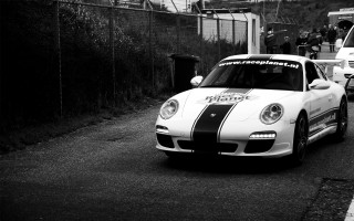 White sports car street fence - plasticien free wallpaper