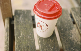 Coffee bench red lid art - a wooden bench free wallpaper