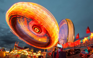 Carnival spinning wheel night city - bernd fasching free wallpaper