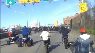 Motorcycles group traffic light street - a yellow arrow free wallpaper