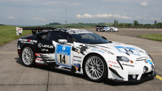 White sports car number race - a race track free wallpaper