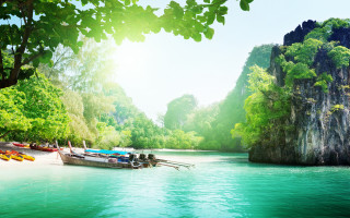 Docked boat mountain river canoes - ding guanpeng free wallpaper