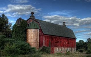 Red barn green roof two - a few bush free wallpaper