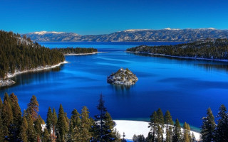 Lake mountain forest island sky - a small island in the middle free wallpaper