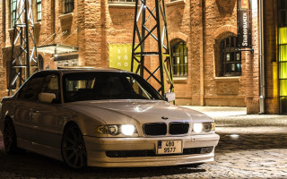 White car cobblestone street night - a cobblestone street in front free wallpaper