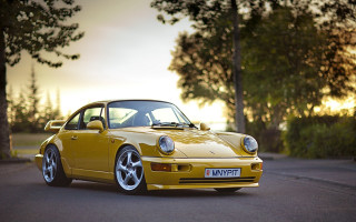 Yellow porsche sunset forest backlit - the background and a sky background free wallpaper