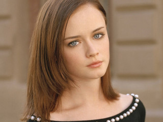 Woman pearl necklace black top - a pearl necklace free wallpaper