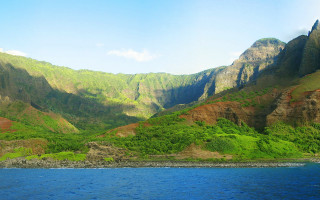 Mountain range lake green hills - lush free wallpaper
