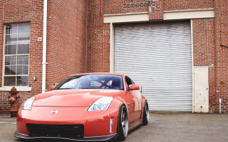 Red sports car building fire - closed free wallpaper