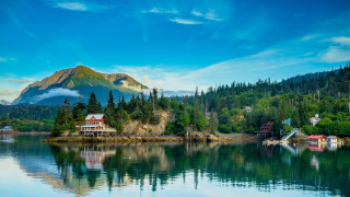 Lake house mountain clouds boats - a few boat free wallpaper