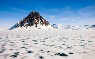 Mountain snow footprints blue sky - ice free wallpaper