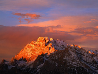 Mountain peak cloudy sky dusk - sky behind free wallpaper