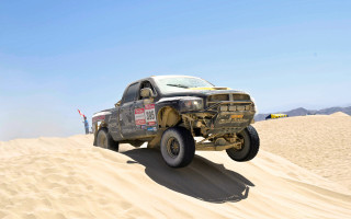 Desert truck man sand dunes - the desert free wallpaper