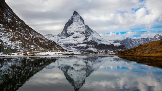 Mountain reflection cloudy sky lake - christo free wallpaper