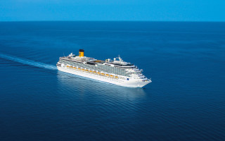 Cruise ship ocean sunny day 2 - a blue sky above free wallpaper