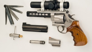 Revolver scissors assemblage vector dong - a white surface free wallpaper