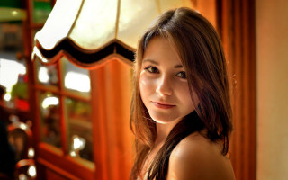 Woman lamp room bokeh photorealistic - portrait photography free wallpaper for desktop