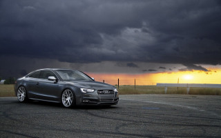 Car sunset cloudy stormy beach - a parking lot under a cloudy sky free wallpaper