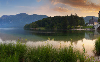 Lake bridge house mountains clouds - boleslaw cybi free wallpaper