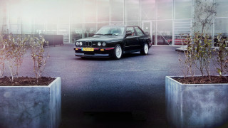 Black car parking lot building 3 - de stijl free wallpaper
