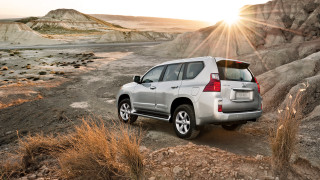 Silver suv rocky desert sunset - the rock free wallpaper