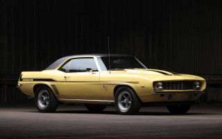 Yellow car darkroom black curtain - a black stripe free wallpaper