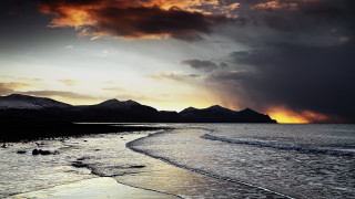Beach mountains sunset cloudy sky - sunset free wallpaper