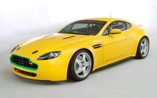 Yellow sports car green stripe - a yellow sports car free wallpaper