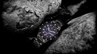 Watch rock dark black white - photorealism free wallpaper