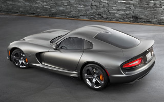 Silver sports car parking lot - a parking lot next free wallpaper