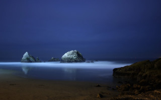 Rock formation water night blue - volumetric free wallpaper