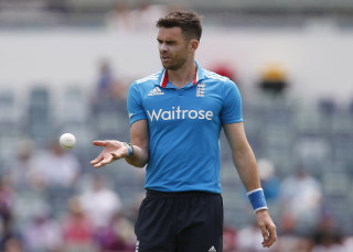 Man blue shirt throwing ball - chippy free wallpaper