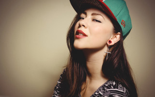 Beautiful woman hat cross necklace - aramenta dianthe vail free wallpaper for desktop