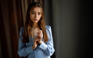 Woman blue shirt serious portrait - a blue shirt free wallpaper for desktop