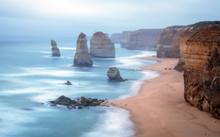 Australian tonalism impressionist beach rocks - a few person free wallpaper