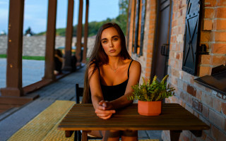 Woman portrait pottedplant brickwall city - plant free wallpaper for desktop