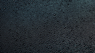 Black water drops yellow light 2 - a yellow light in the middle free wallpaper