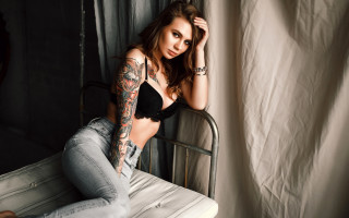 Tattooed woman bed room curtain - tattoo free wallpaper