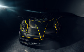 Black yellow sportscar darkroom spotlight - a spotlight free wallpaper