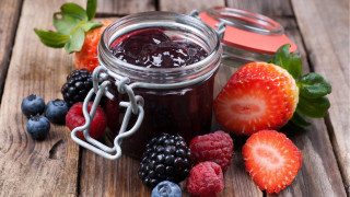 Jar jam berries strawberries wooden - a wooden table free wallpaper