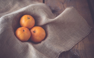 Three oranges still life fishnet - a cloth free wallpaper